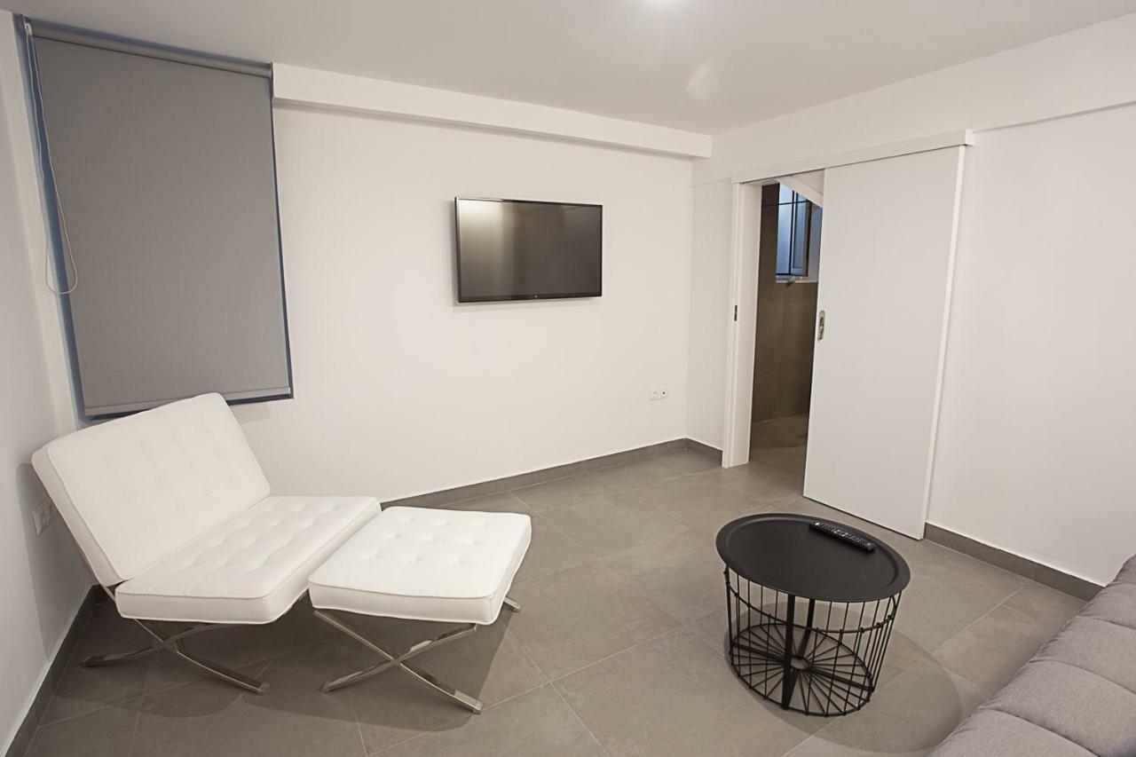 Dimokritou 4 * Athens